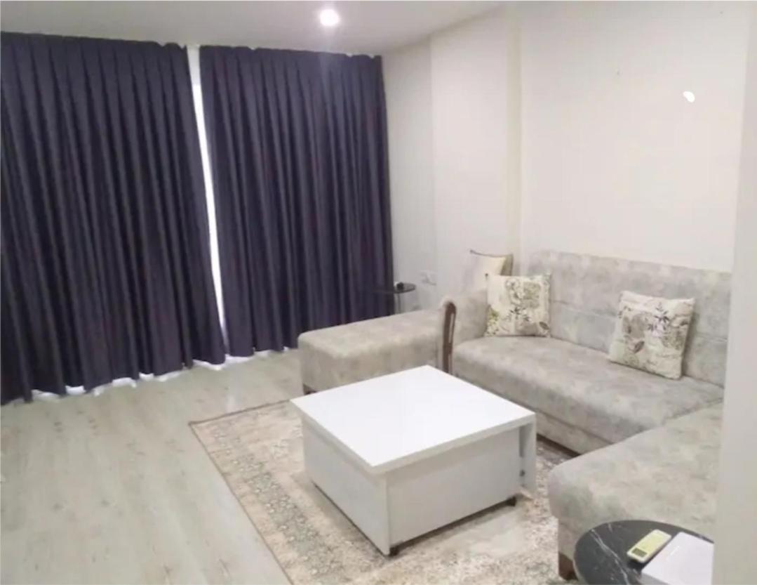 Apartament Tema Pool Lara Venezia *